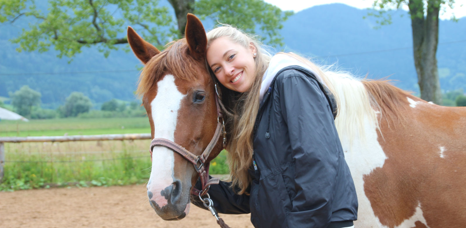 Julie Vierthaler mit ihrer Tinkerstute Mary