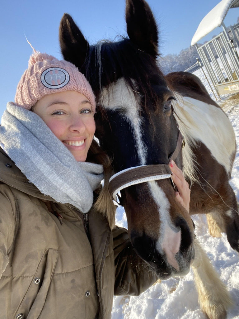 Julie Vierthaler mit Pferd
